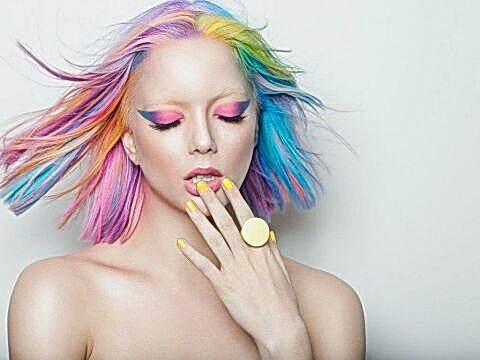 Kadın Pembe Renk Saç Tebeşiri